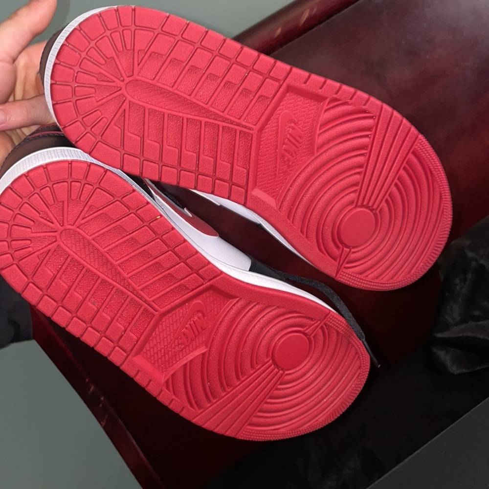 COPY - Air Jordan 1 Mid - Picture 3 of 4